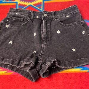 Pacsun Denim Black Jean Shorts with Daisies Design Size 26